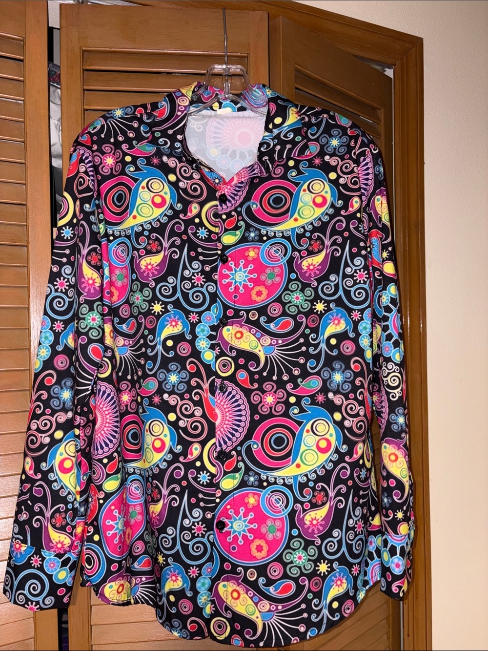 Women's Vibrant trippy paisley Print Button-Up blouse